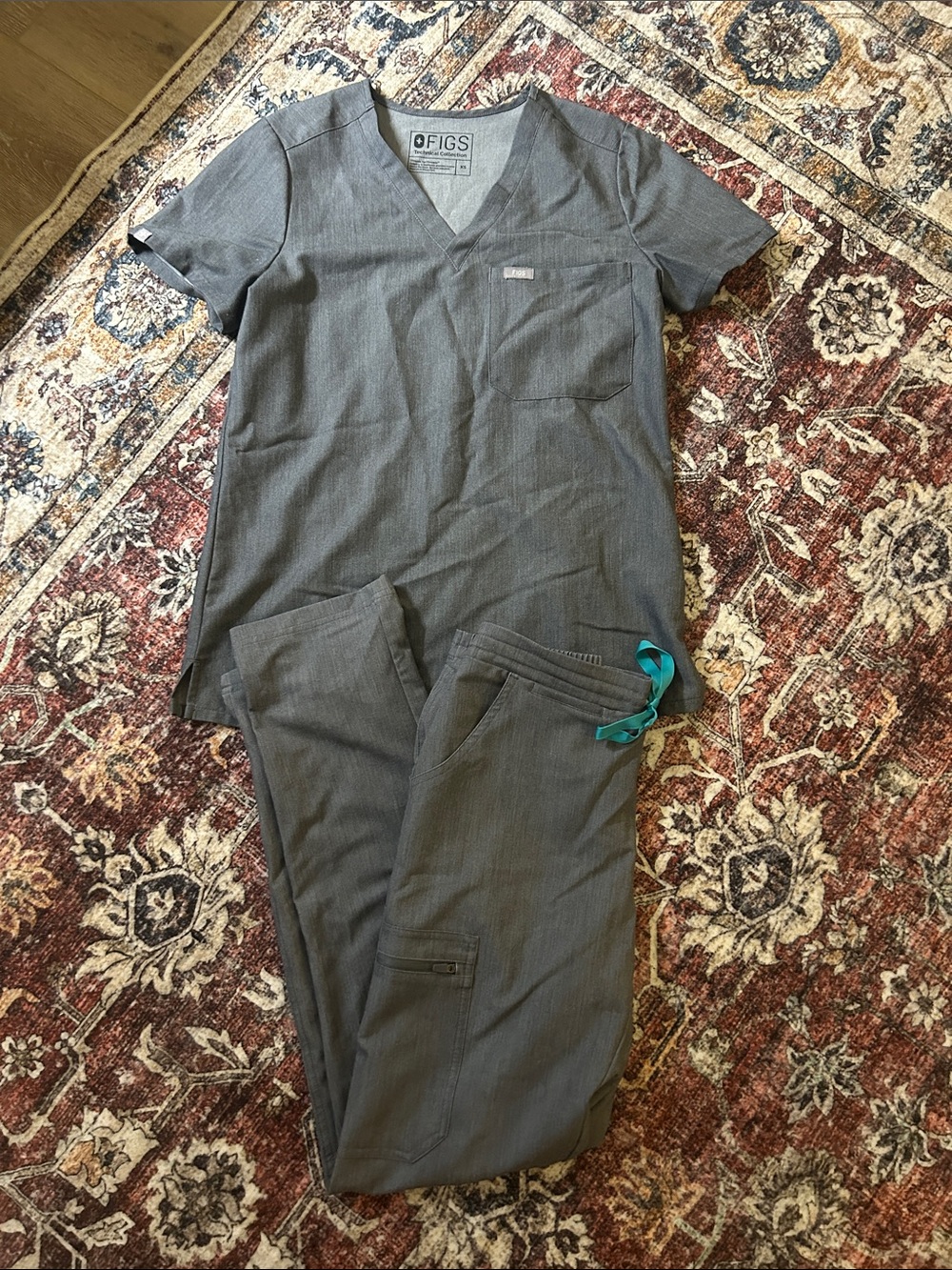 Figs Gray V-Neck Scrub Top/Bottoms XS